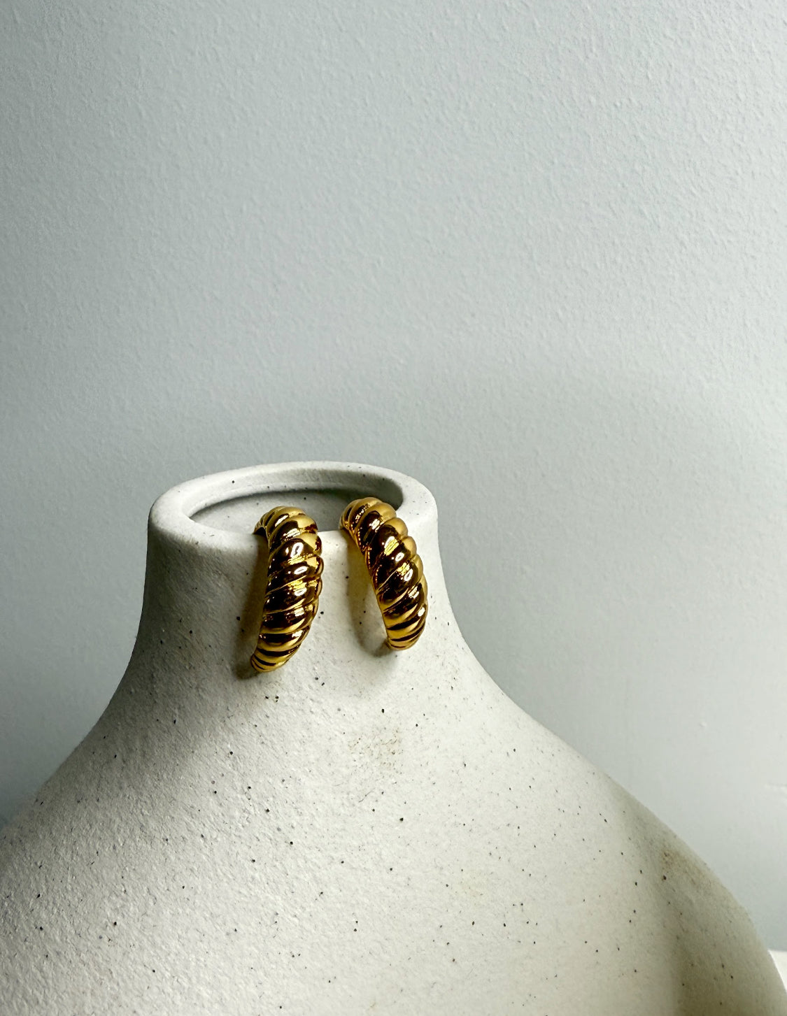 Croissant Earrings Gold