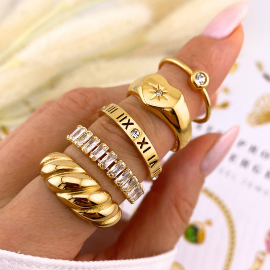 Croissant Ring Gold
