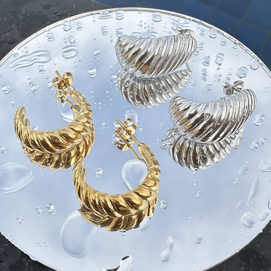 Croissant Earrings Gold